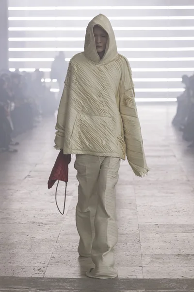 Look 30